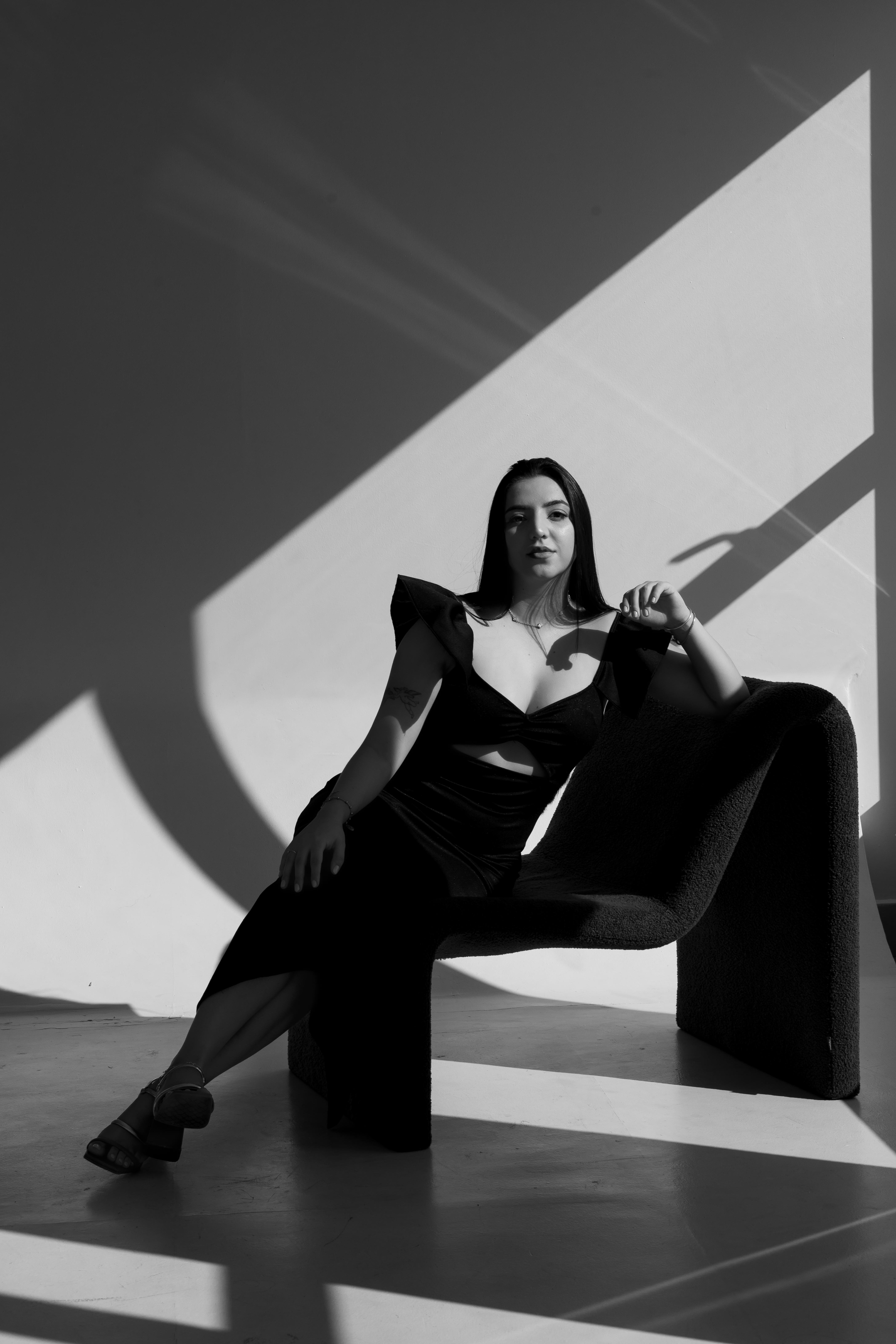 Dra. Mayra Santos em seu consultório